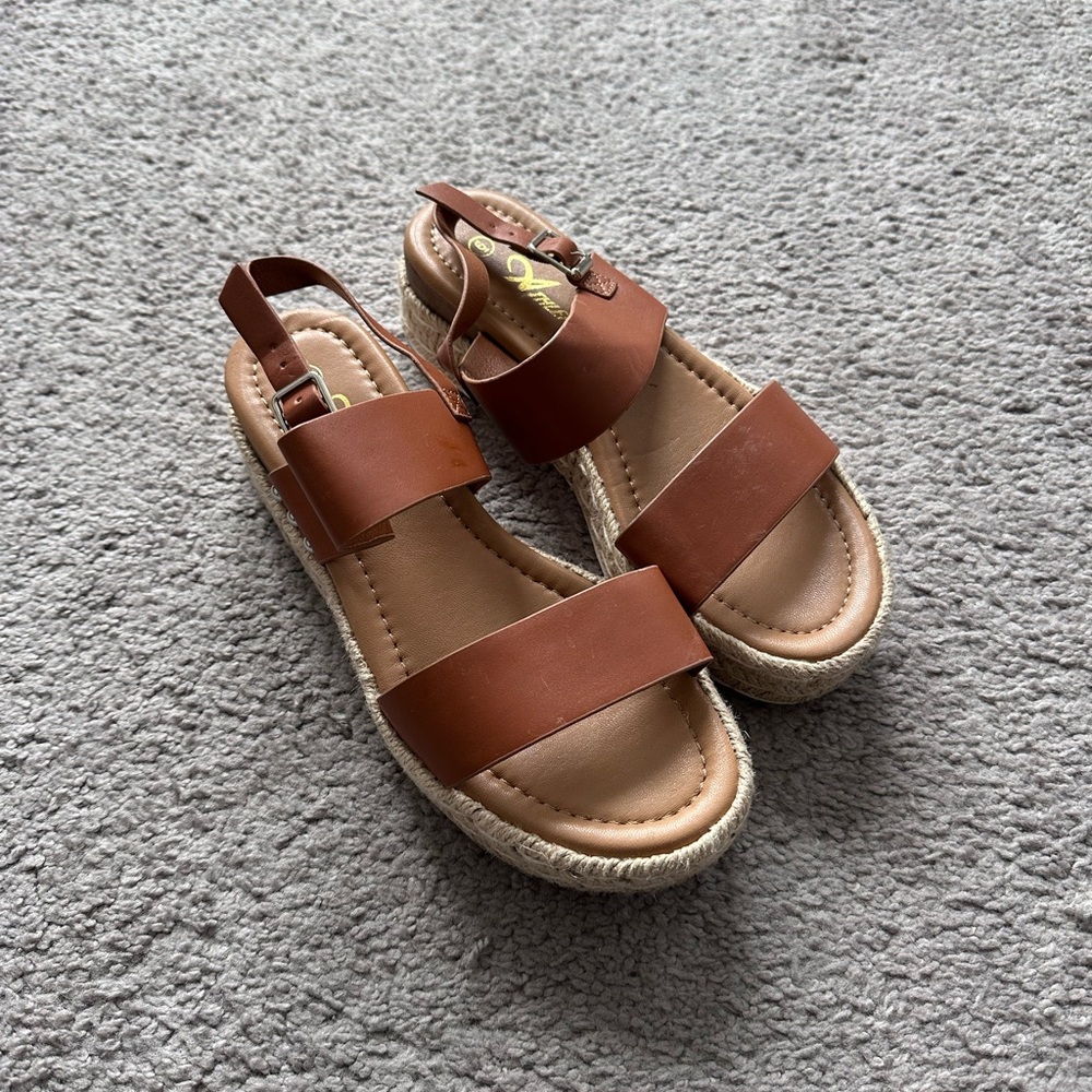 Sandals - Picture 2 of 3